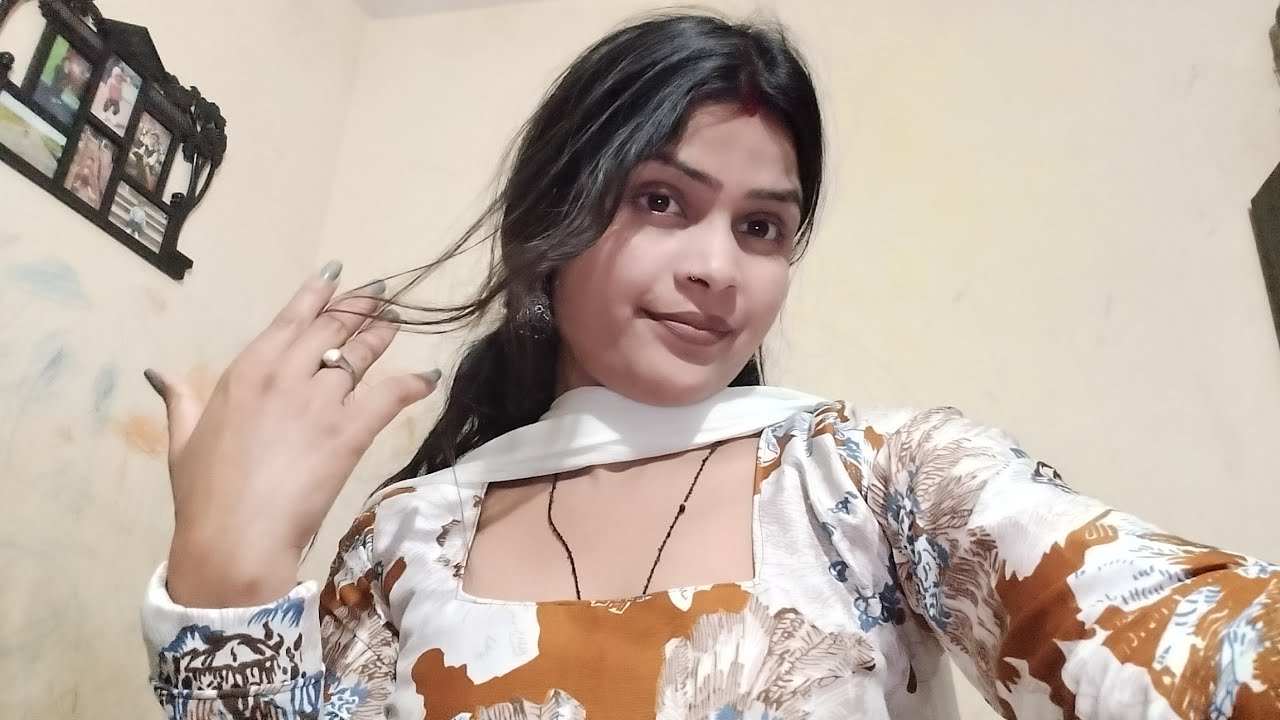 Hello doston radhe radhe 🙏 main aapki apani simran please aap log mujhe jyada pyar de