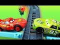 Vidéos avec jouets. Cars Quatre Roues. Flash McQueen enfreint le code de la route