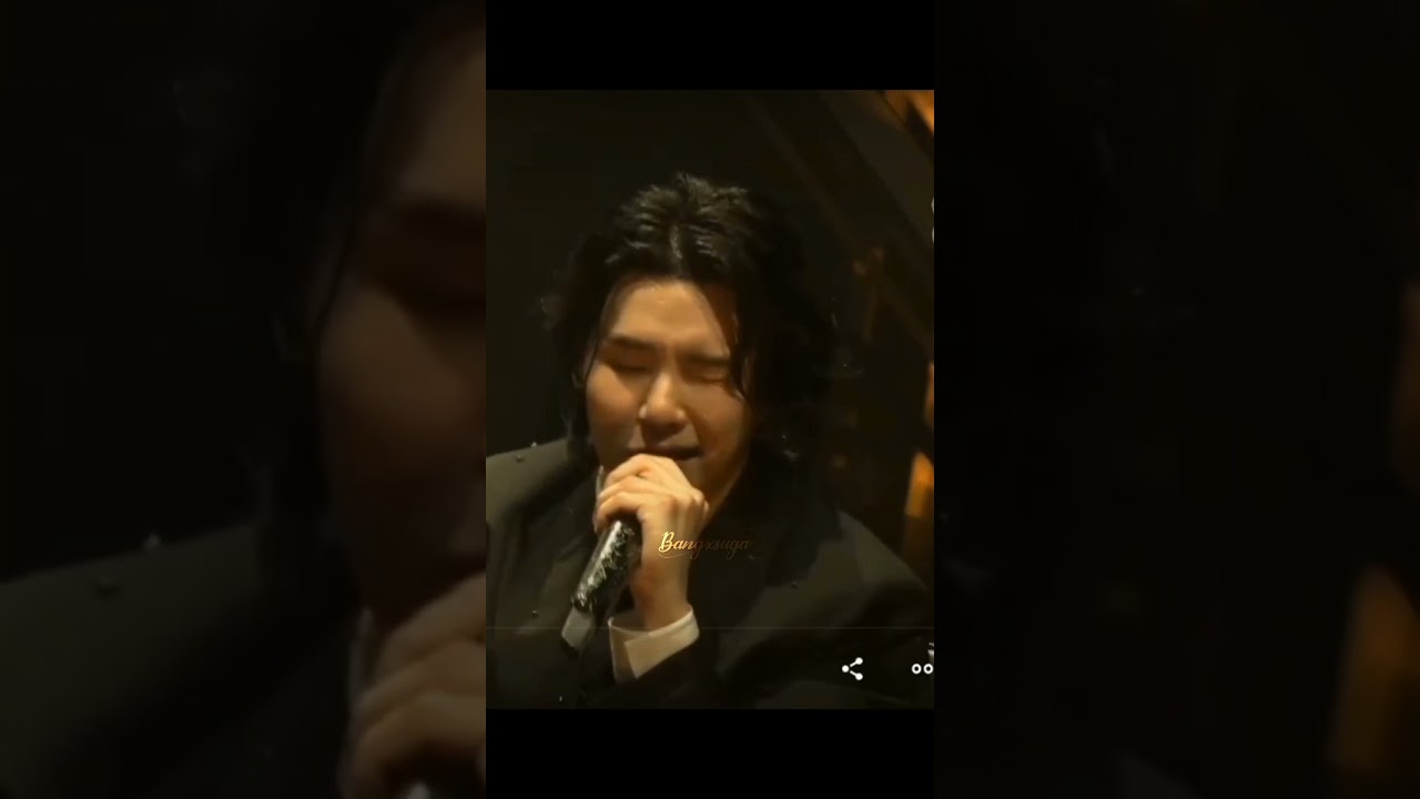 The way he always point at ARMYs while singing SDL 🥰