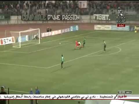 عبد العزيز علي قشي يسجل خطأ في مرماه 