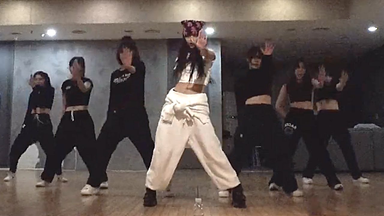 YooA (유아) - 'Selfish' Dance Practice Mirrored - YouTube