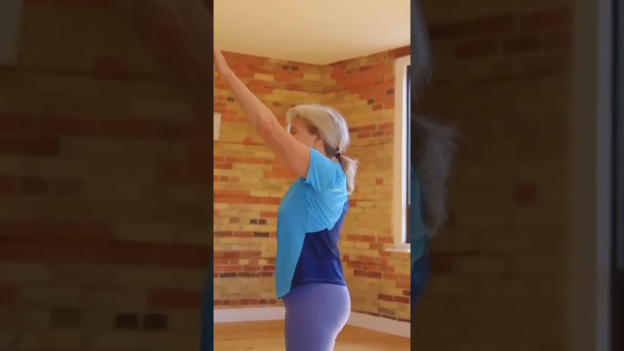 Quick Toned Arms: Exercises to do at your Desk