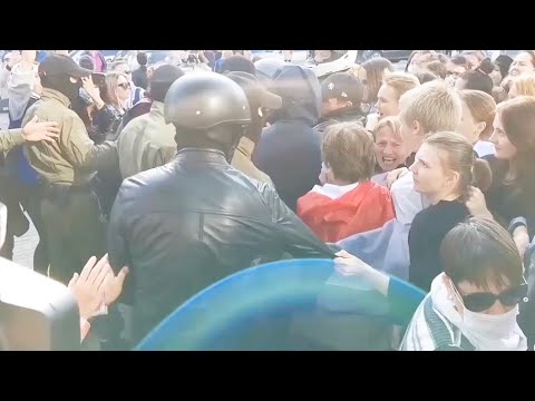 ベラルーシ反大統領デモで女性数百人が逮捕される　ベラルーシ/ミンスク　2020年9月19日（現地）