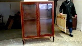Restoration and restyling of an old Classic wooden showcase