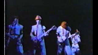 Devo   Uncontrollable Urge Live 1980