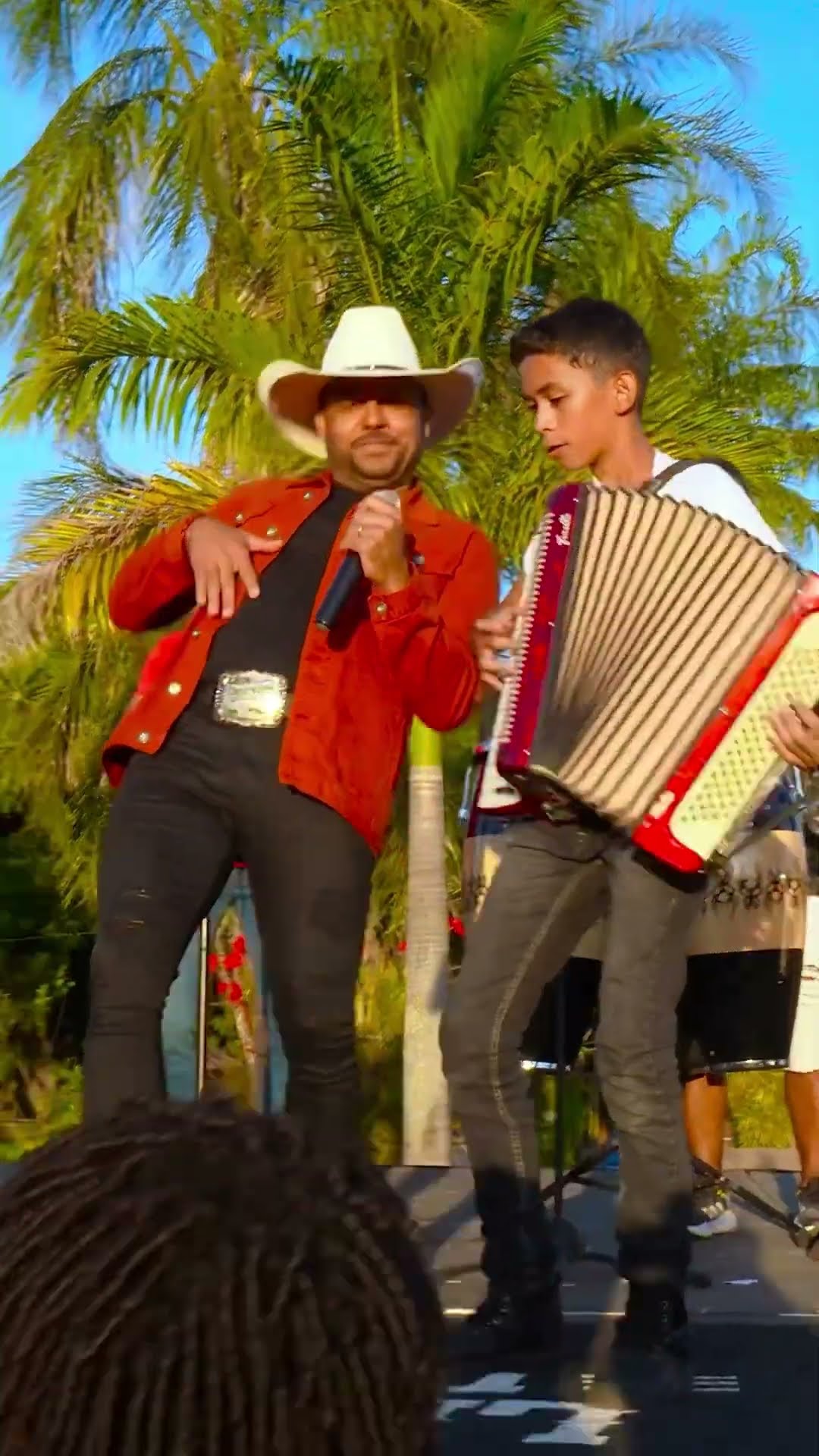 O fenômeno chegou com tudo com a nova música na roça forró do meu Goiás #boanoiteee #estourou