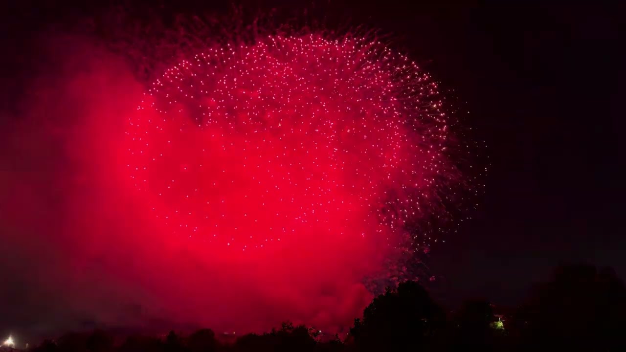 Trecastagni 9 Maggio 2025 Spettacolo Pirotecnico notturno Partito Collegiata Ditta PEPE LUCA & FIGLI