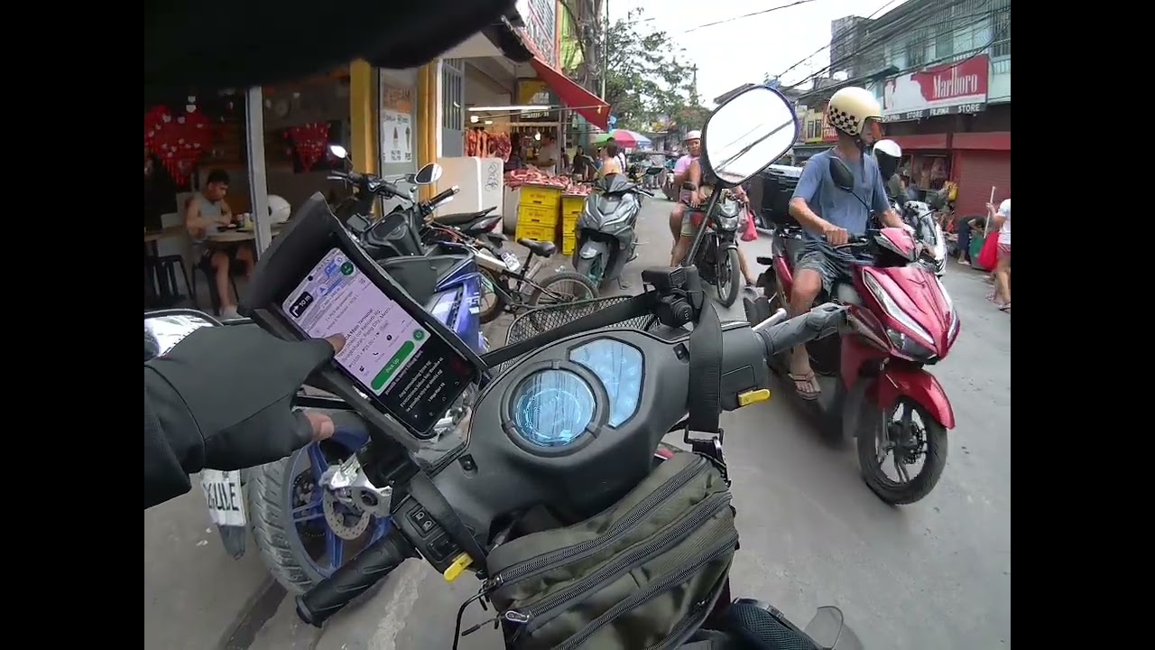 Move it, May Free gift . . . may mga ayaw tumangap ng sukli??