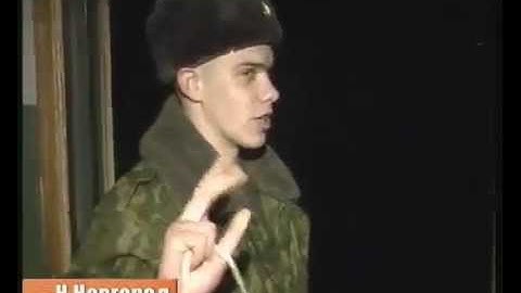 Солдат спасает кота | Солдат снимает кота с дерева