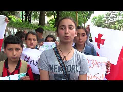 „იარე ნელა“,–ვალეში სკოლის მოსწავლეებმა აქცია გამართეს