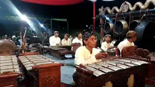 Sebelum wayang dimulai klenengan dulu