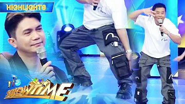 Ogie Alcasid proudly brags about his new cargo pants to Vhong | It’s Showtime