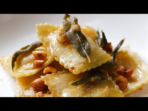 Video: Liquid Butternut Squash Ravioli Dengan Truffle Putih