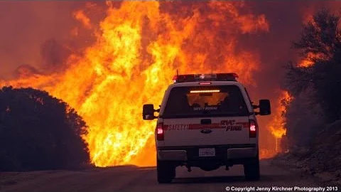 Evacuee captures wildfire up close