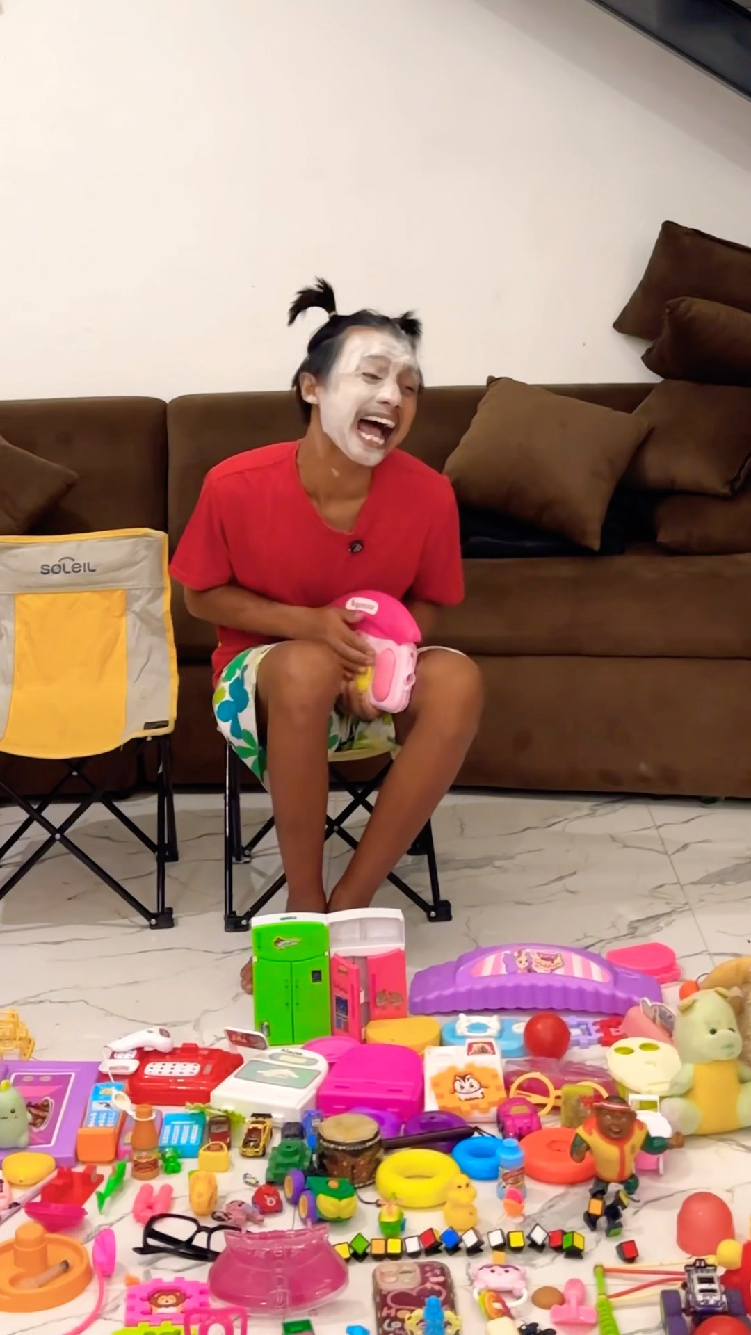 Nak Bego Jual Mainan, Mau Beli Gak ?