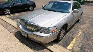 Lincoln Town Car Guy Attempts To Fix Driver's Headlight Against Moisture on his Signature Limited