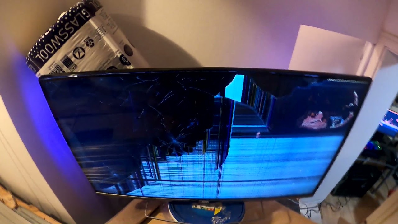 Philips TV vs Crackers
