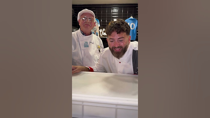 La pizza più grande di Napoli, la pizza a metro #vincenzocapuano #pizza #pizzanapolitana