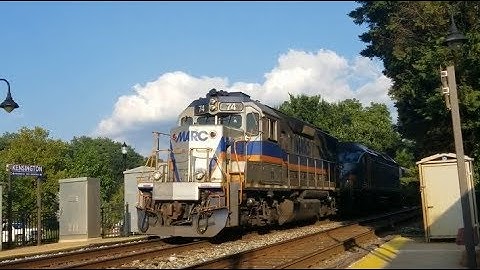 A rare EMD GP39-H2 leads MARC P895 through Kensington!