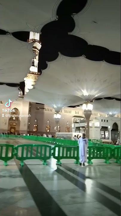 saat setelah sholat subuh berjamaah di masjid Nabawi