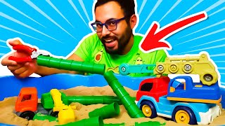 Cambiamos tubos con los vehículos de servicio. Juegos de arena. Video de coches para niños