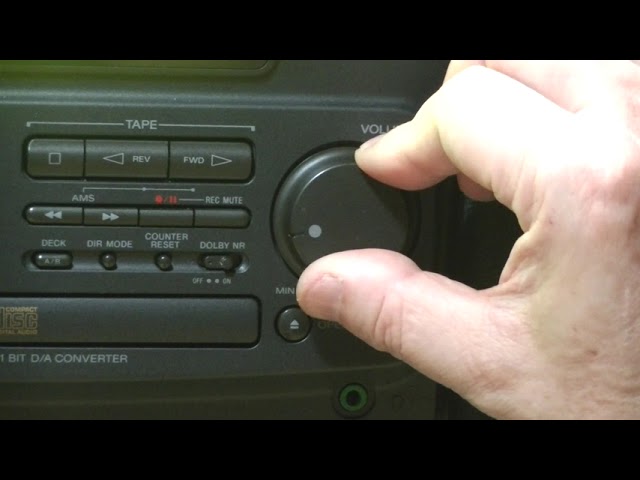 SONYバブルラジカセZS-7が30年の眠りから蘇る - YouTube