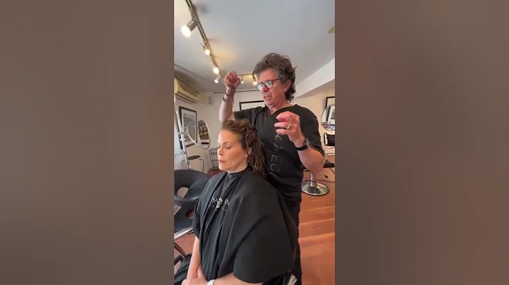 Live at the Salon: Sandi's Curly Cut with Jonathan...