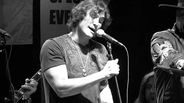 Joe Nichols • "Tequila Makes Her Clothes Fall Off" • Rochester, NY • 4/10/13 • Guitars & Stars