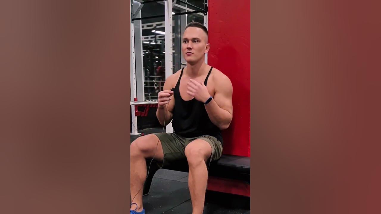 Парни с накаченными ягодицами