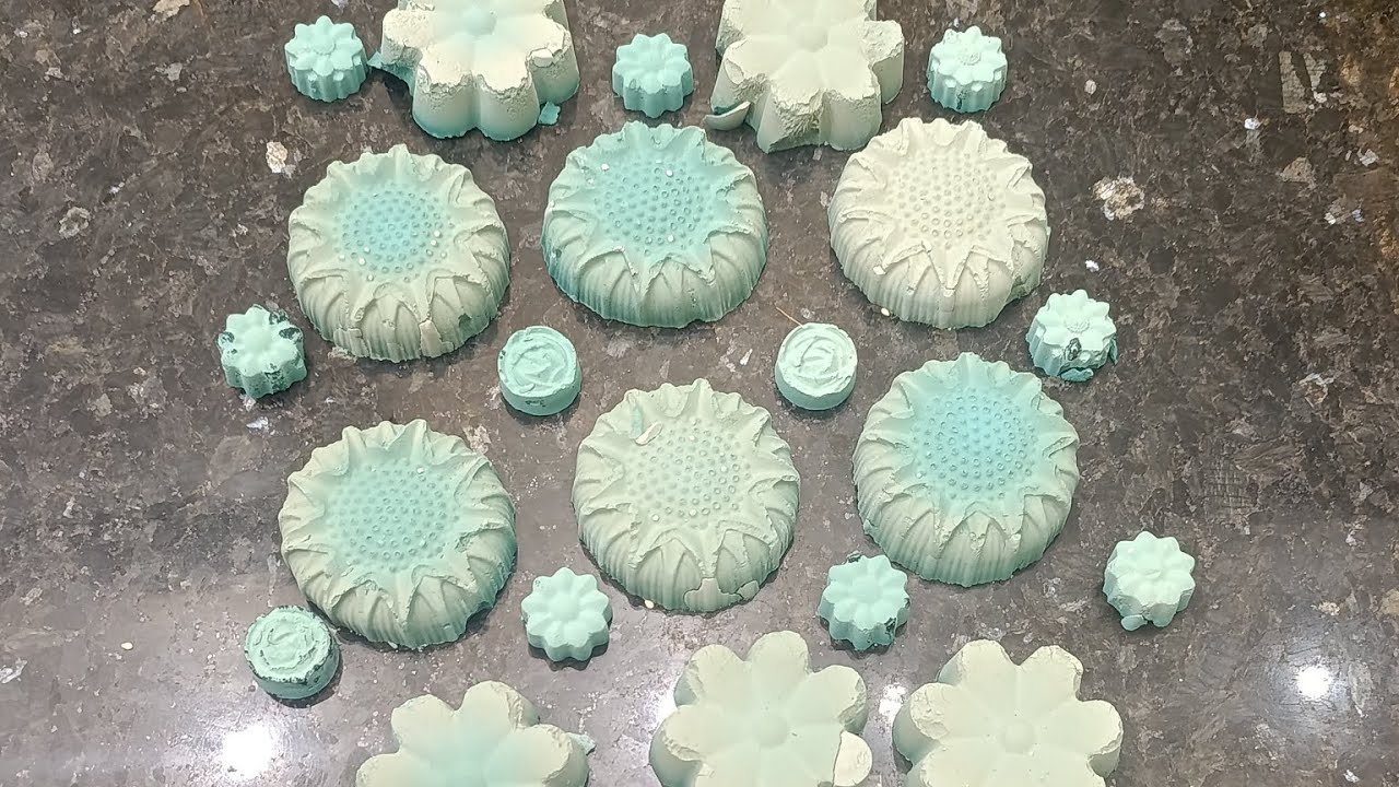 Collab with @danielleoyenuga9885 💕 blue flowers chalk crushing 💙 show some love guyss🫶🏻🫶🏻