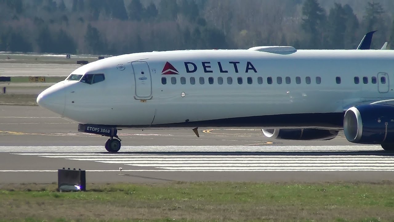 Delta Air Lines 737-900ER [N868DN] Takeoff Portland Airport (PDX) boeing 777-200
