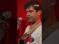 Triángulo de Amor Bizarro performs "Vigilantes del espejo" &amp; more Live on KEXP