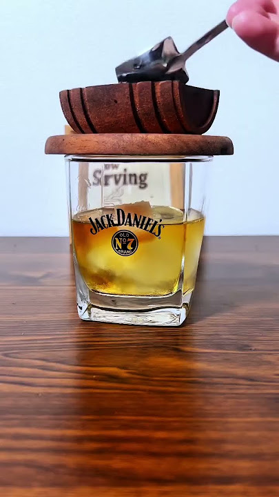 #oldfashioned #jackdaniels #drink #classic #whiskey #smokey #shorts