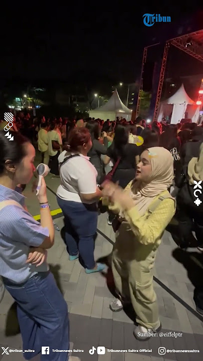 Pertemanan yang Indah! Rela Belajar Bahasa Isyarat Demi Teman yang Tunarungu Bisa Ikut Nikmat Konser