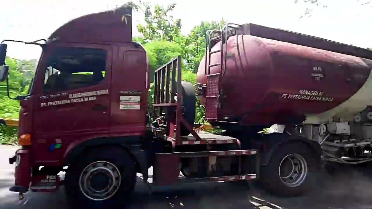 نقل المواد على المنعطفات الحادة في لاهور 