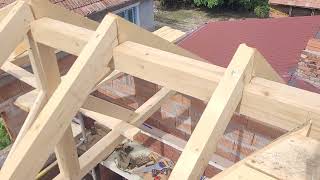 Acoperis Mediteranian In 4 Ape Cu O Jmecherie, E Dezaxat