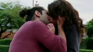 Download Lagu Mis amigos de siempre - Julián le dio el primer beso a su jefa MP3