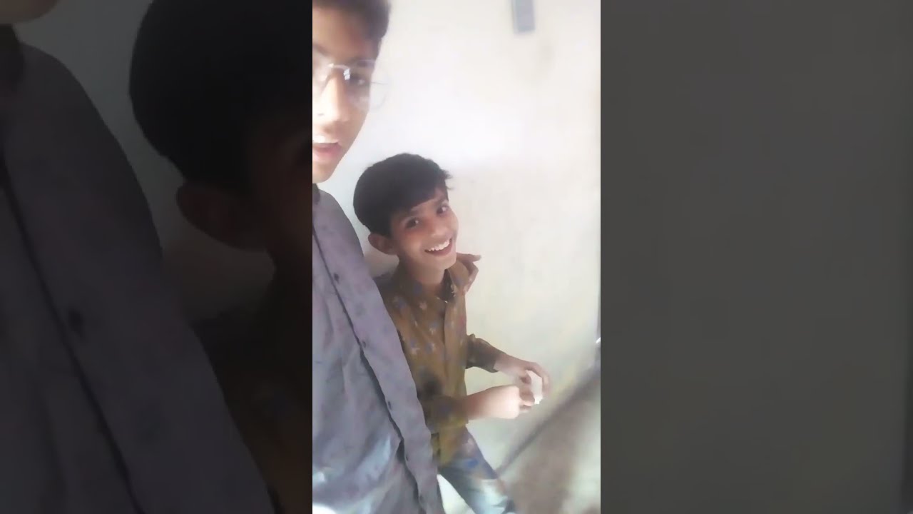 kalona Gray fruit kha raha tha 😂😂😂😃😎😄