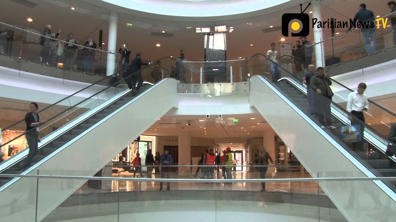 Paris' upmarket shopping mall opens right by Eiffel Tower