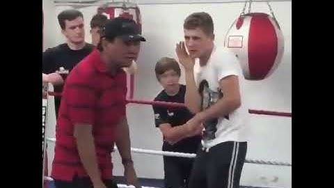 ROBERTO DURAN TEACHES HOW TO DEFEAT THE PHILLY SHELL DEFENSE