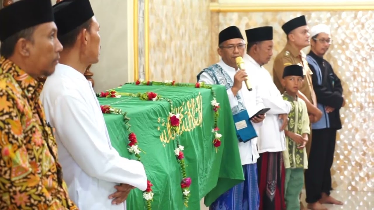Proses Pemakaman Almh. Ainun Khafidhotul Fikria