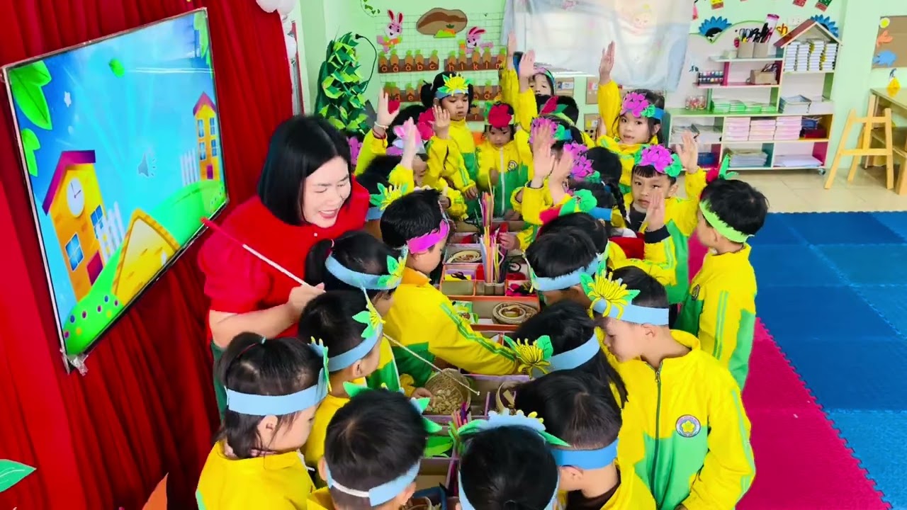 HĐTN: Làm bông hoa xinh đẹp. Giáo viên: Trần Thị Dung