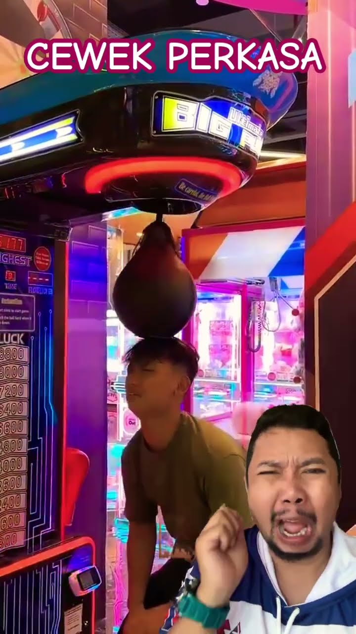 CEWEK PERKASA DAN MESIN SARUNG TINJU!!!?? #arcade #timezone #games #funny #shorts