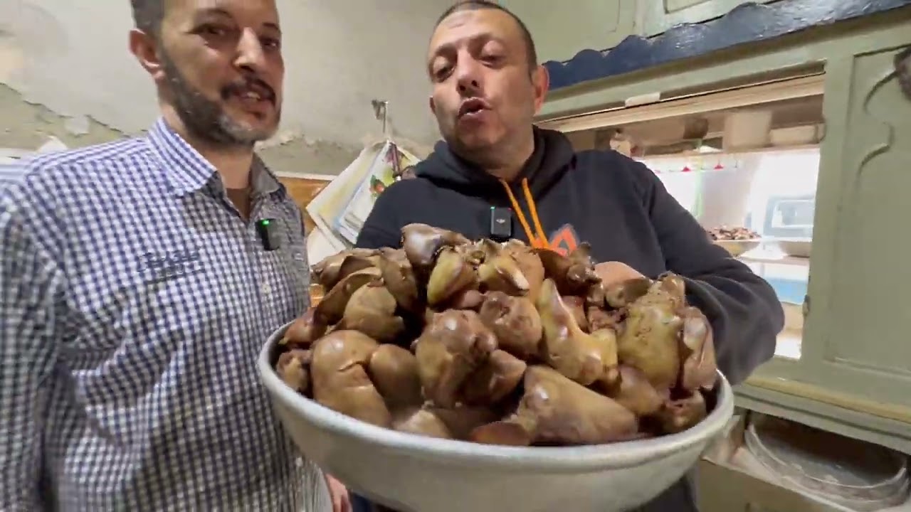 لو عوز يطلعلك مجانس كل كبد و قوانص من عند سامح في باب الشعرية