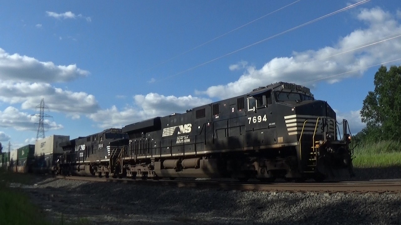 NS Intermodal Autorack 256 – ES44DC #7694 1st gen K5HL & ET44AC