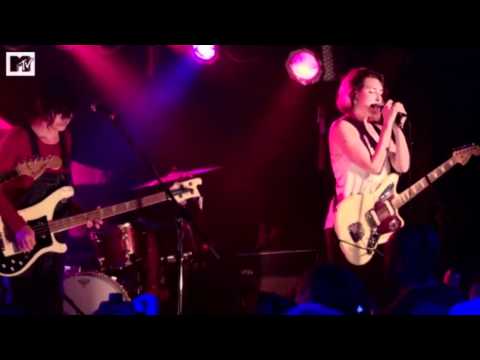 set-your-arms-down---warpaint