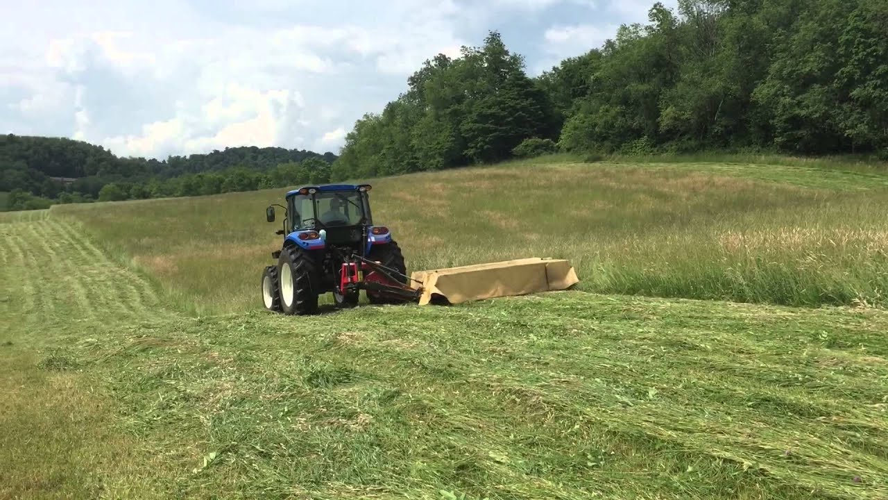 Mowing hay with New Holland 4.75 tractor