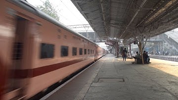 UTKRISHT Coaches 12125 Mumbai Pune Pragati Express Ripped off Sion : Indian Railways