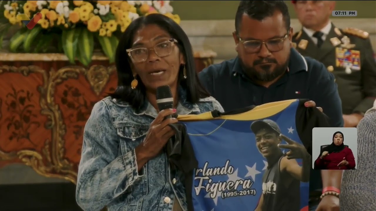 Inés Esparragoza, madre de Orlando Figuera, joven quemado vivo en marcha opositora en Venezuela