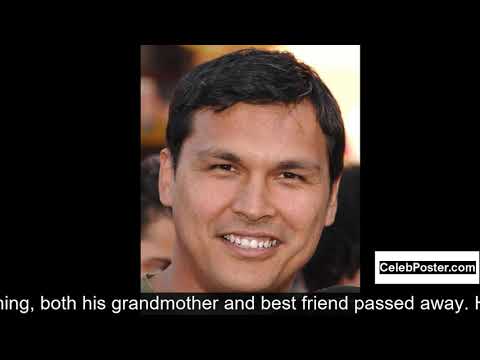 Vidéo: Adam Beach Net Worth: Wiki, Marié, Famille, Mariage, Salaire, Frères et sœurs